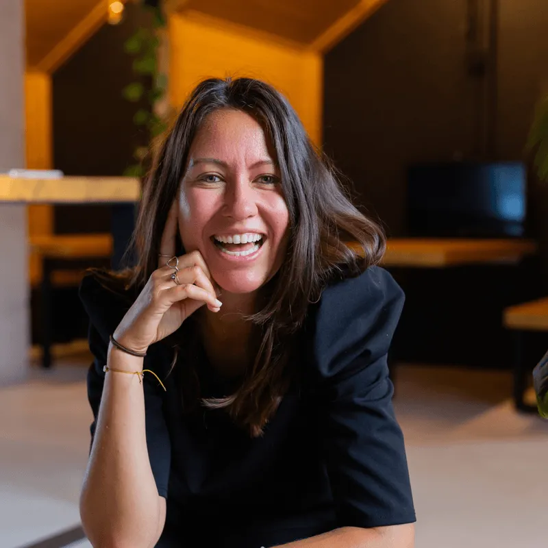 Lisa van der Lee, lachend